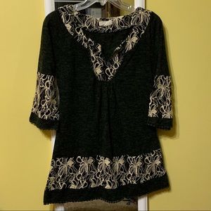 Cute Dark Gray & Cream Vneck Tunic
